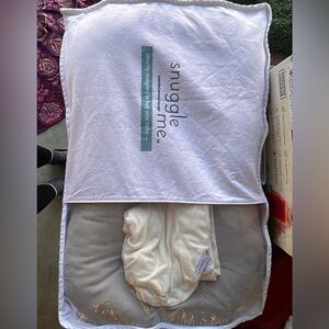 Snuggle me infant Lounger w/2 covers